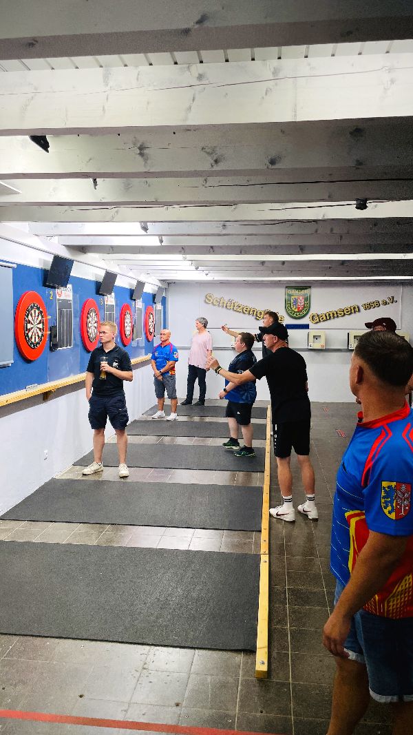 Spieler beim Wurf während des Turniers